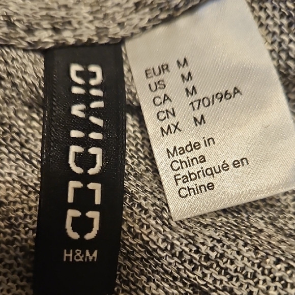 Women's Gray Long Sleeve Lightweight Sweater - Picture 5 of 5